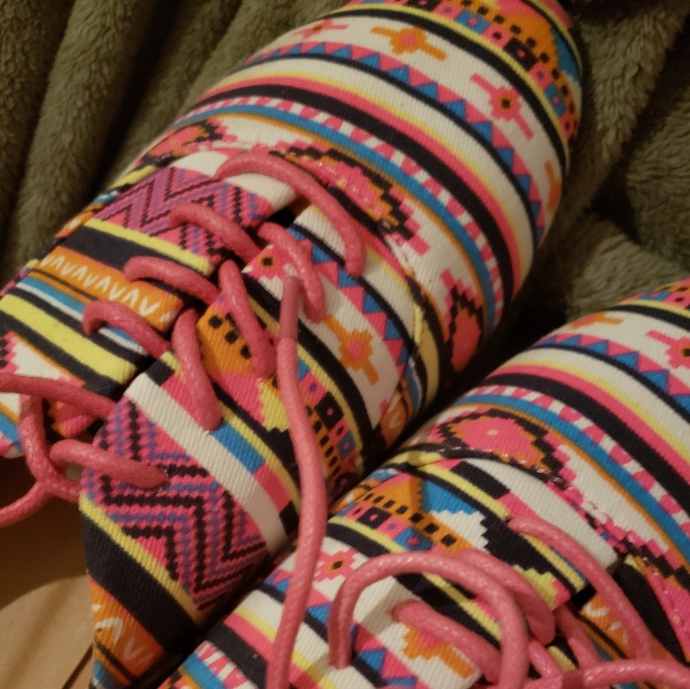 Flat tie up shoes